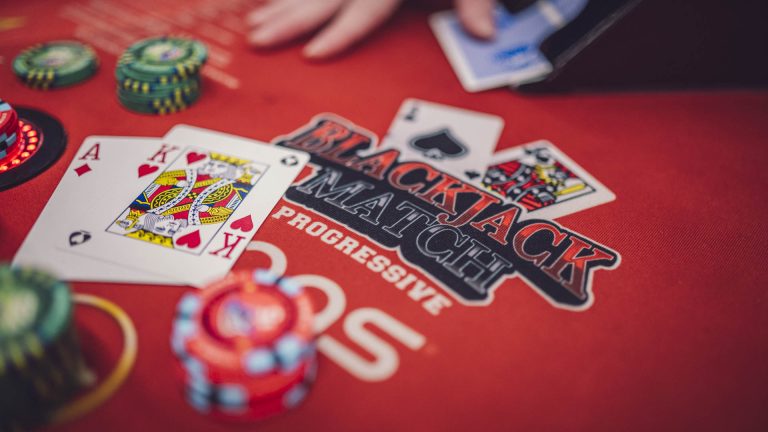 Cartas de Blackjack na mesa